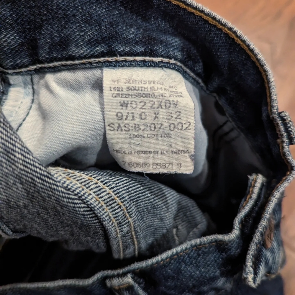 Hand-Painted "The Great Wave off Kanagawa" Vintage High-Waisted Wrangler Jeans - Picture 5 of 7